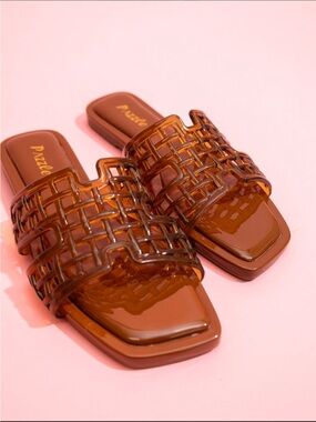 Pazzle Unity Brown Jelly Sandals size 10 (these run small, read description)